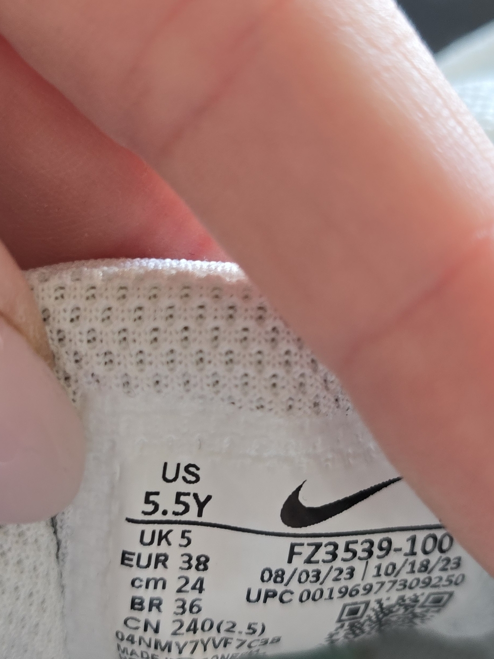 Nike Kids Low-Top Sneakers in White and Mint - Picture 2 of 2